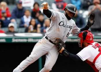 Luis Robert no ha tenido un mal arranque de temporada, pero de nuevo las lesiones están limitando su tiempo de juego. Foto: Tomada de MLB.