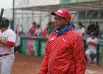 Leonardo Cárdenas, director de la selección masculina cubana de sóftbol. Foto: Roberto Morejón / Jit / Archivo.