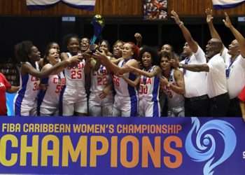 El equipo de Cuba celebra su triunfo en el torneo del Caribe de baloncesto femenino. Foto: Roberto Morejón / Jit.