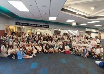 Grupo de “Pastores por la Paz” en el aeropuerto de Miami antes de abordar el avión a Cuba. Foto: Twitter de Caridad Diego Bello.