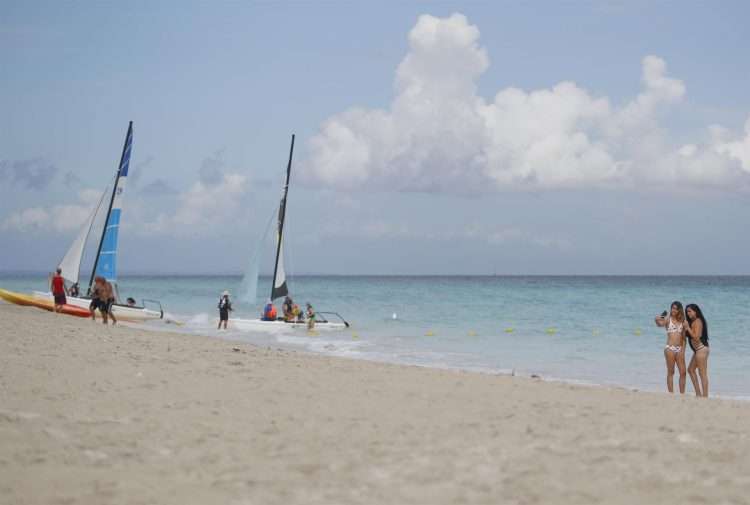 Turistas en Cuba. Foto: Yander Zamora / EFE / Archivo.