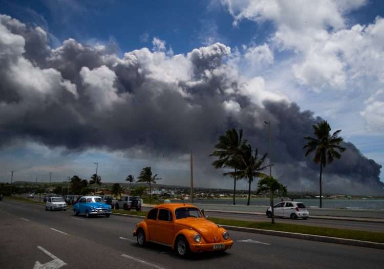 Matanzas golpeada por el humo del incendio. Foto: Yander Zamora.