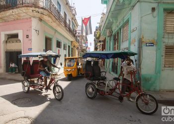 Bici-taxis en La Habana Vieja. Foto: Otmaro Rodríguez.