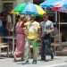 Personas en La Habana un día después del anuncio por las autoridades de un nuevo mercado cambiario en la Isla. Foto: Otmaro Rodríguez.