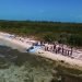 Balseros cubanos llegan a Cayo Marquesas, Florida. Foto de un dron/YouTube.