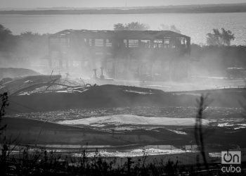 Imagen de la Base de Supertanqueros de Matanzas tras el incendio que afectó a esa importante instalación de Cuba. Foto: Otmaro Rodríguez.