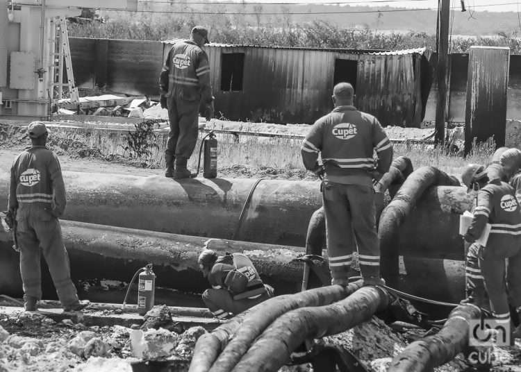 Imagen de archivo de la Base de Supertanqueros de Matanzas, tras sufrir los efectos de un incendio de grandes proporciones en agosto de 2022. Foto: Otmaro Rodríguez / Archivo.