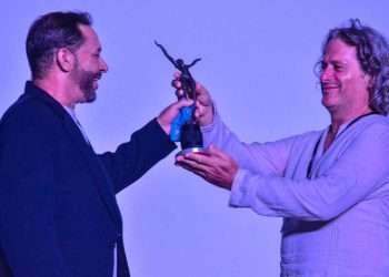 Actor Jorge Martínez recibe premio en Festiva Internacional de Cine de Gibara. Foto:Juan Pablo Carreras/ACN