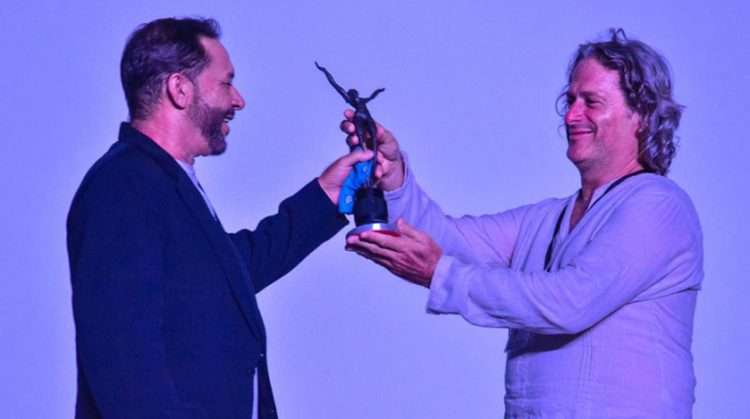 Actor Jorge Martínez recibe premio en Festiva Internacional de Cine de Gibara. Foto:Juan Pablo Carreras/ACN