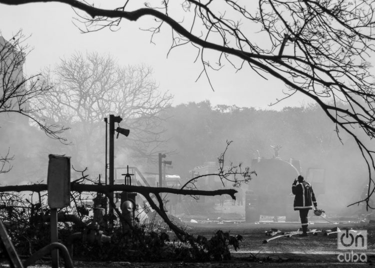 El siniestro dejó un saldo de dos fallecidos identificados y 14 personas desaparecidas -la mayoría bomberos- cuyos restos fueron buscados durante los últimos días por un grupo multidisciplinario de expertos. Foto: Otmaro Rodríguez.