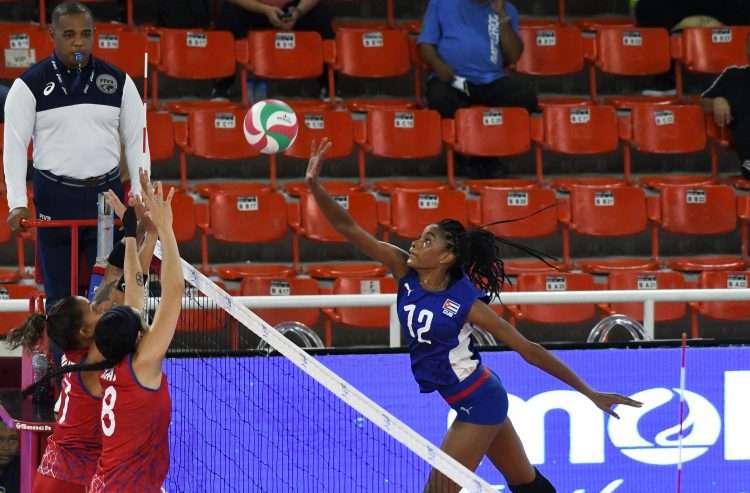 Acción del partido de voleibol femenino entre Cuba y Puerto Rico en la II Copa Panamericana Final Six, con sede en Santo Domingo, República Dominicana. Foto: norceca.net