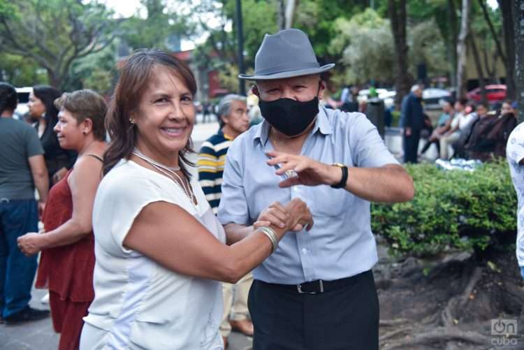 Bailadores de danzón en Ciudad México. Foto: Kaloian.