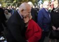 Personas lamentan el fallecimiento del expresidente soviético Mijaíl Gorbachov durante el funeral del exmandatario en el cementerio Novodevichy en Moscú, Rusia, el 3 de septiembre de 2022. Foto: Alexander Zemlianichenko / POOL / EFE.