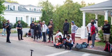 Grupo de inmigrantes indocumentados enviados a Martha's Vineyard. Foto: The New York Times.