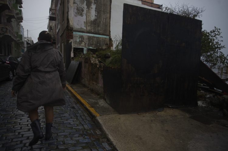 Fiona llega a República Dominicana tras azotar el domingo Puerto Rico, donde causó daños calificados de “catastróficos”, un apagón general e importantes inundaciones. Foto: Thais Llorca/Efe.