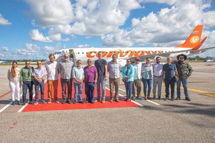 Prensa Latina apunta que la delegación agradeció a los países garantes por su acompañamiento, por su coherente defensa de los principios jurídicos internacionales y a Cuba su plena hospitalidad. Foto: PL.