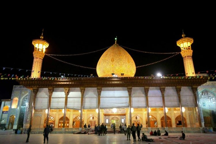 El mausoleo de Shah Cheragh, en la ciudad de Shiraz, tras el ataque terrorista reivindicado por el Estado Islámico. Foto Afp.