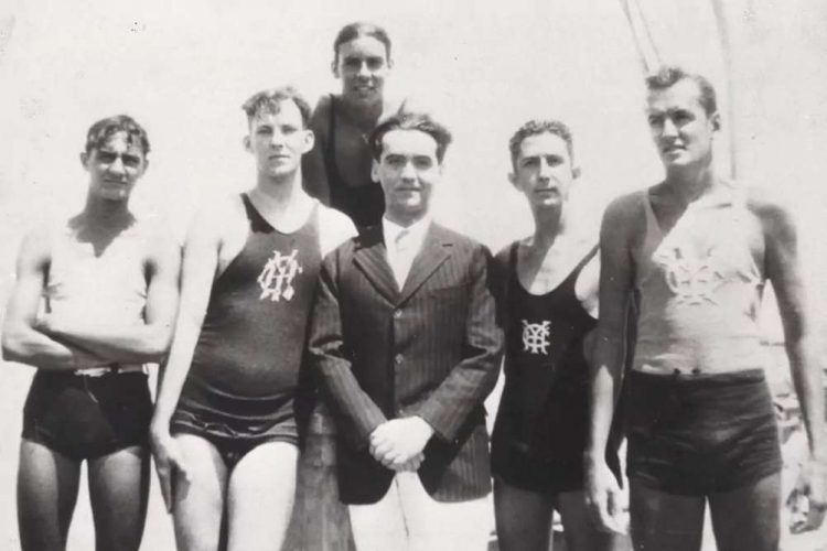 Lorca con nadadores del Yacht Club de la Habana en 1930. Foto: Archivo Fundación Federico García Lorca/Centro FGL Granada/El Mundo.