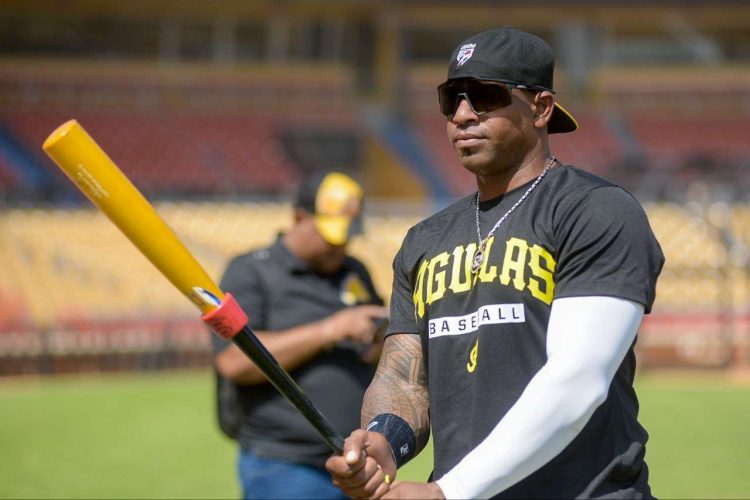 Yoenis Céspedes regresó a los diamantes con las Águilas Cibaeñas en la Liga Dominicana. Foto: Tomada de la página oficial de las Águilas Cibaeñas.