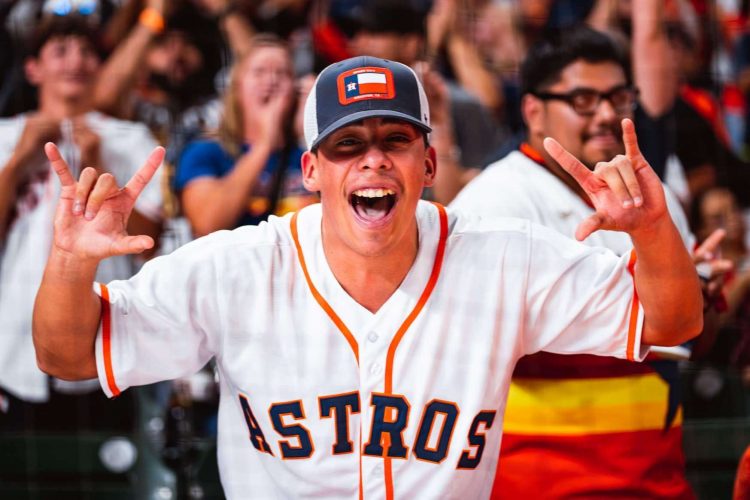 Los fanáticos de los Astros tomaron por asalto el Yankee Stadium y barrieron a la novena del Bronx para avanzar a la Serie Mundial. Foto: Houston Astros.