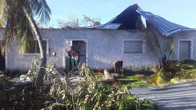 Ian, el primer huracán que ha tocado a Cuba en la actual temporada de ciclones en el Atlántico, dejó cinco muertos y cuantiosos daños materiales, dañando casi la mitad de las viviendas sólo en la provincia de Pinar del Río. Foto: TelePinar.