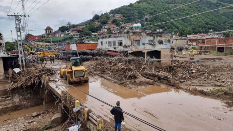 Daños causados por un deslave en localidad venezolana de Las Tejerías. Foto: ACN.