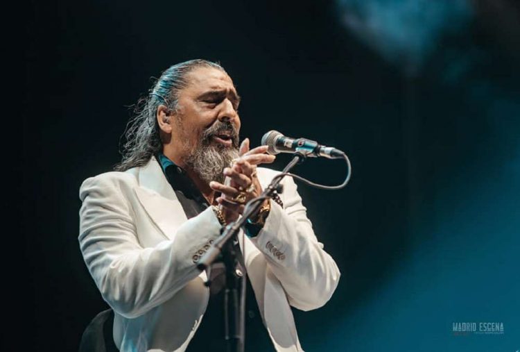 Titulada precisamente “20 Años de Lágrimas”, la gira iniciada el 13 de octubre en Dallas lleva al reconocido vocalista flamenco a diez escenarios en menos de dos meses. Entre las ciudades principales, según la empresa que la organiza, Loud And Live, se encuentran Miami, Boston, Nueva York y Chicago. Foto: Diego El Cigala/Facebook.