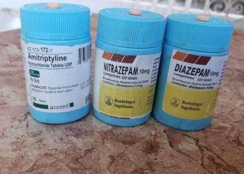 Frascos de medicamentos considerados como falsificados por el Centro para el Control Estatal de Me­di­ca­mentos, Equipos y Dispositivos Médicos (CECMED) en Cuba. Foto: cecmed.cu