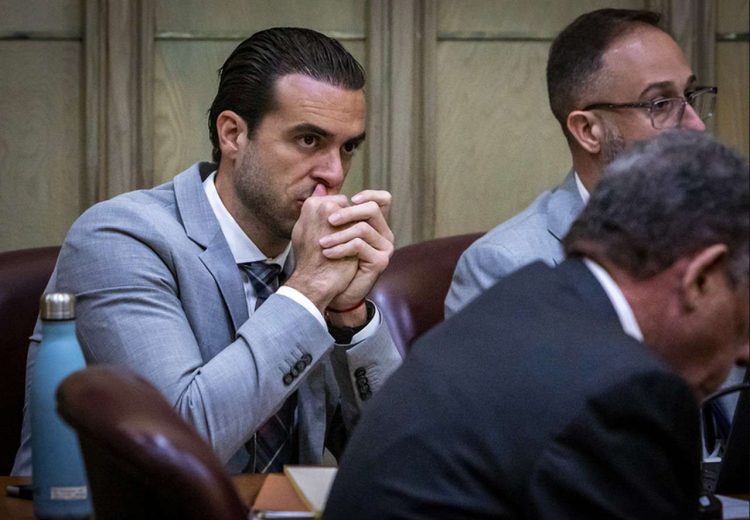 El actor mexicano Pablo Lyle momentos antes de enterarse del veredicto del jurado. | Foto: Pool