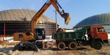 Trabajos de recuperación en la Base de Supertanqueros de Matanzas. Foto: Prensa Latina (PL).