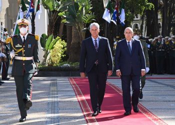 El presidente cubano Miguel Díaz-Canel durante su visita oficial a Argelia (17/11/2022). Foto: EFE.