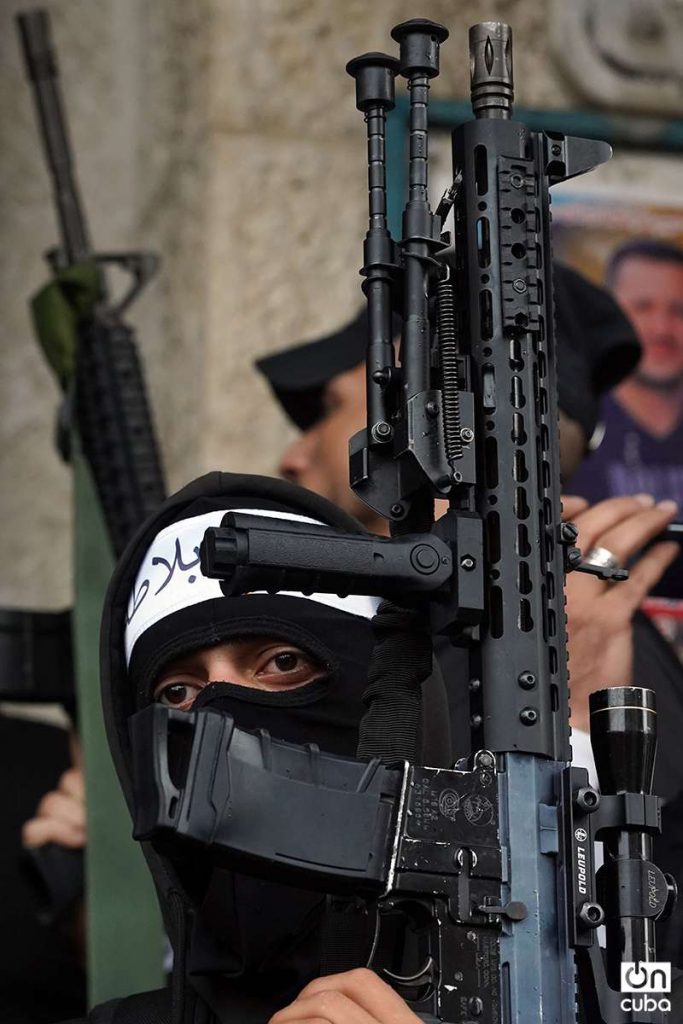Miliciano de Balata, Nablus, donde viven más de 30 mil personas. Foto: Alejandro Ernesto.