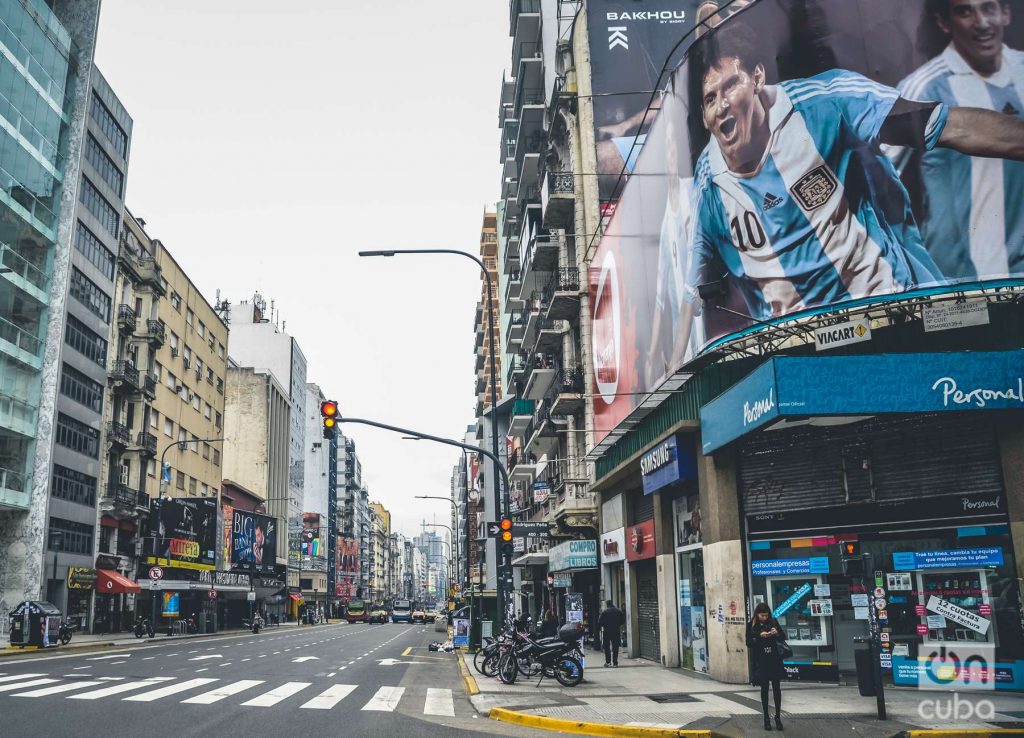 Buenos Aires con cartel de Lionel Messi. Foto: Kaloian