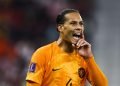 Virgil Van Dijk de Países Bajos exclama con instrucciones en el partido contra Senegal en el estadio Al Thumama, en Al Thumama, Qatar, 21 de noviembre 2022 Foto EFE EPA Jose Sena Goulao