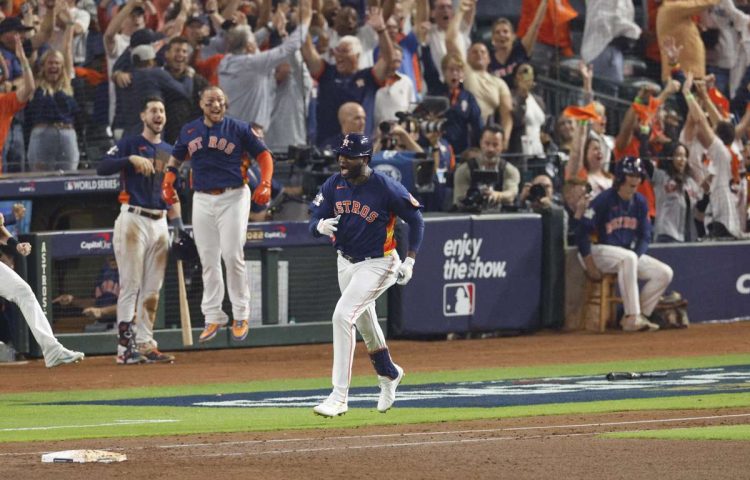 Yordan Álvarez está marcando una época con los Astros, pero las lesiones pueden comprometer su legado. Foto: Erik S. Lesser/EFE