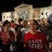 Cientos de cubanos participan en un acto de conmemoración por el 6to aniversario de la muerte del líder revolucionario Fidel Castro, en la Universidad de La Habana, el 25 de noviembre de 2022. Foto: Ernesto Mastrascusa / EFE.