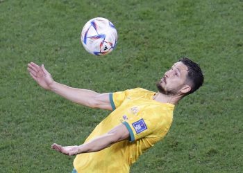 Mathew Leckie fue el héroe de la clasificación australiana a octavos de final del Mundial de Qatar. EFE/EPA/Rungroj Yongrit