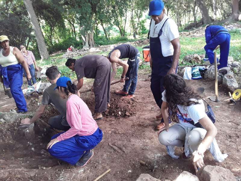 Trabajo de campo durante el XIX Taller Nacional de Arqueología de la Industria Azucarera, en el Valle de los Ingenios, en Trinidad, Cuba. Foto: Oscar Alfonso / ACN.