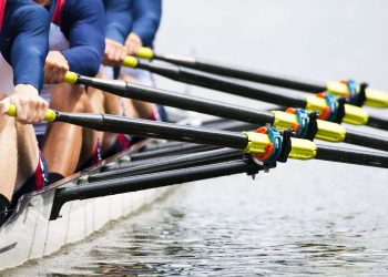 Imagen de una triplación deportiva de remos. Foto: laktate.com / Archivo.