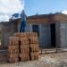 Construcción de viviendas para vecinos de zonas aledañas a la Base de Supertanqueros, en diciembre de 2022. Foto: Otmaro Rodríguez.