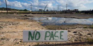 Base de supertanqueros de Matanzas, cartel de no pase diciembre de 2022. Foto Otmaro Rodríguez