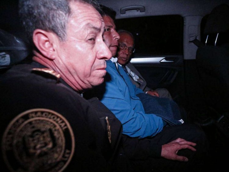 El expresidente Pedro Castillo detenido. Foto: EFE.