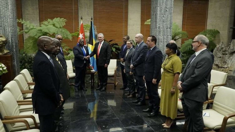 Philip Davis también se desempeña como ministro de Finanzas de la Mancomunidad de Bahamas. Foto: Minrex.