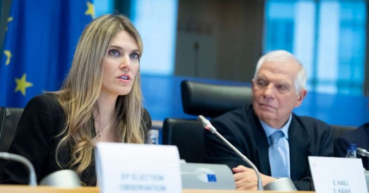 Eva Kaili junto a Josep Borrell, alto representante de la Unión para Asuntos Exteriores y Política de Seguridad y vicepresidente de la Comisión Europea. Foto: Parlamento Europeo/Político.