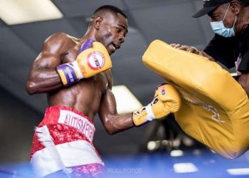 El pugilista santiaguero regresó a los gimnasios en el mes de abril, luego de recuperarse de las lesiones por un accidente doméstico. Foto: Guillermo Rigondeaux/Twitter.