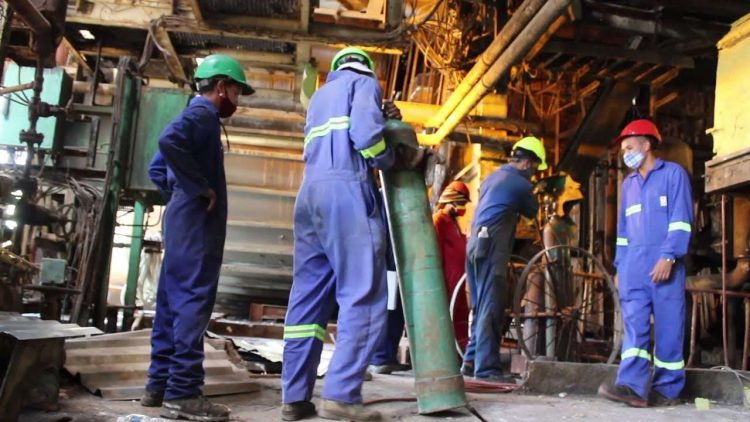 Trabajadores de la Central Guiteras, Matanzas. Foto YouTube.