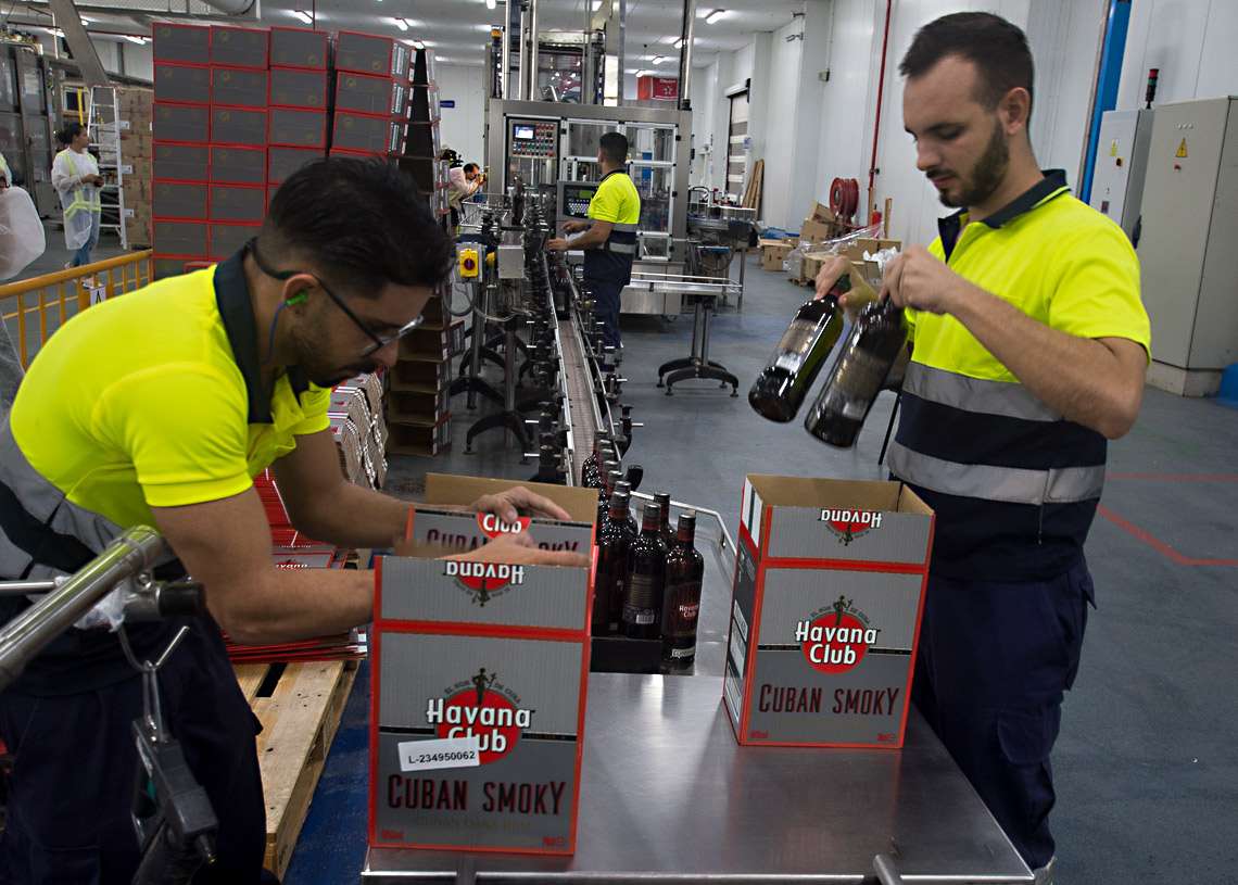 Planta de embotelladora de Havana Club, en la Ronera San José. Foto: Otmaro Rodriguez.