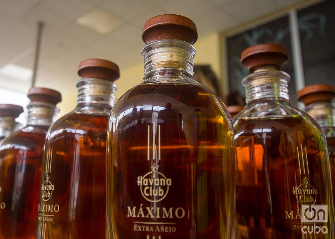 El Havana Club Máximo Extra Añejo, uno de los rones más prestigiosos de la marca fabricados en la Ronera San José. Foto: Otmaro Rodriguez.