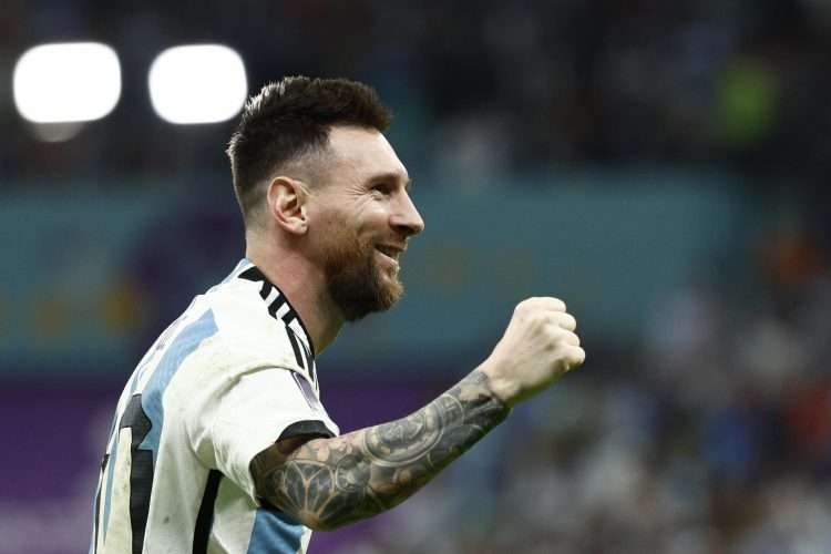 Lionel Messi celebra victoria sobre Países Bajos en el estadio de Lusail (Qatar). Foto: EFE/ Rodrigo Jiménez.