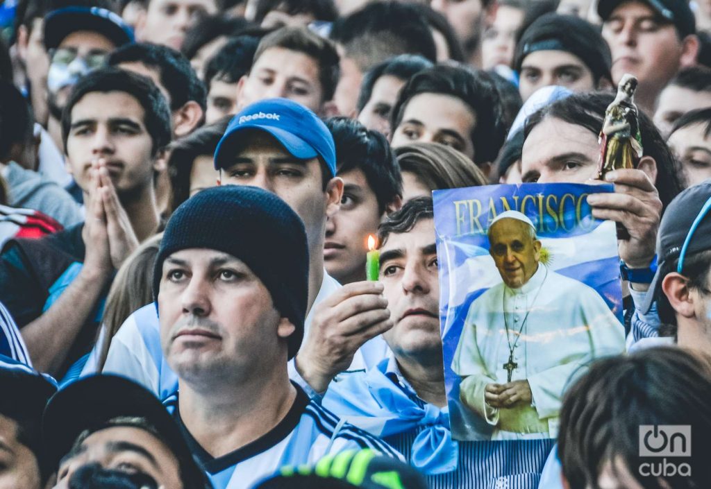 Durante el Mundial se haace particularmente presente entre los argentinos la nacionalidad del Papa. Foto: Kaloian.